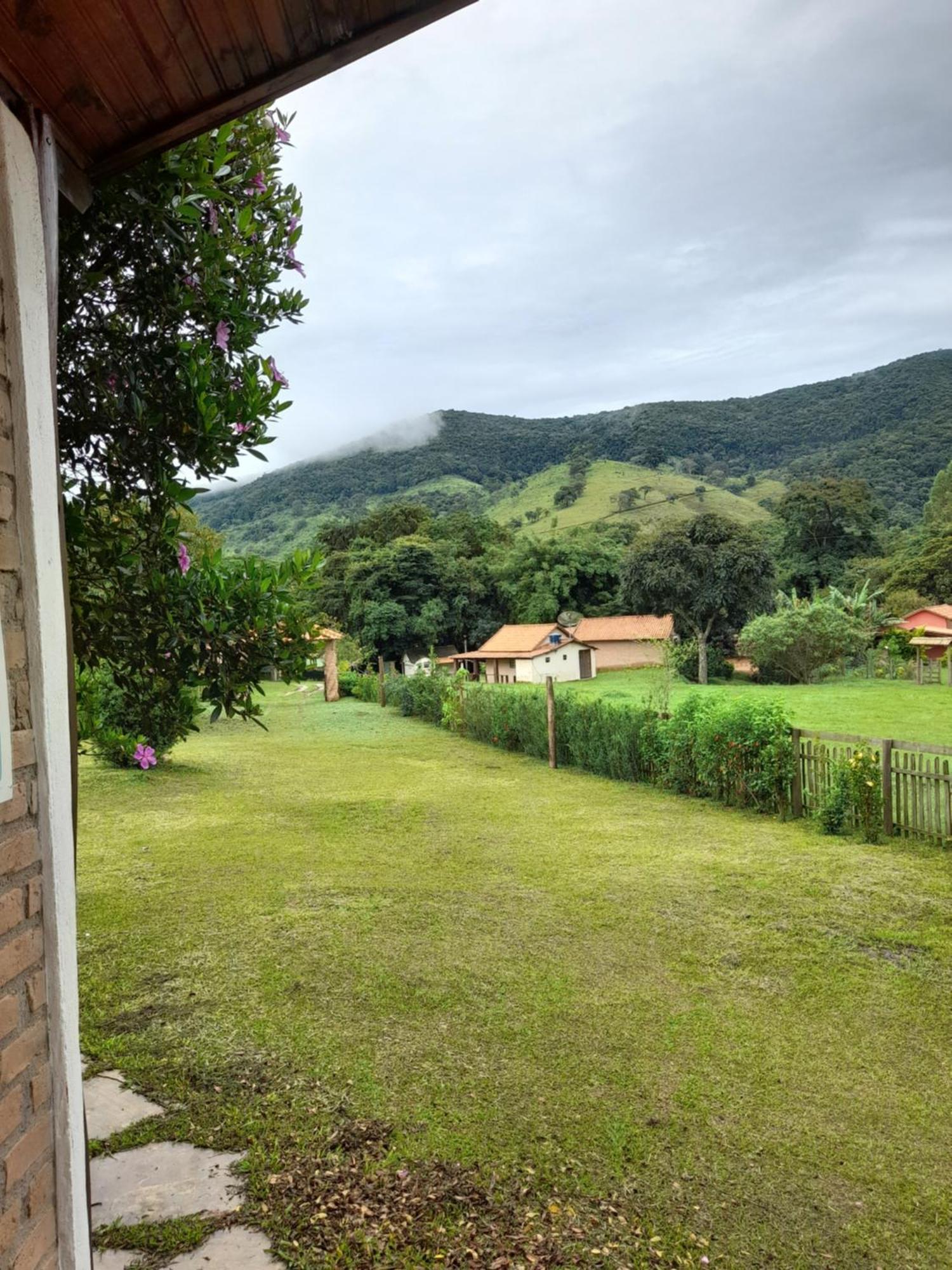 Recanto Das Flores São Tomé das Letras Rom bilde